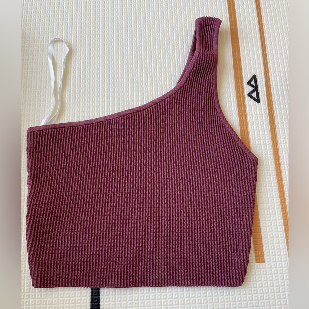 Brand new Babaton Sculpt Knit One-Shoulder Cropped Tank